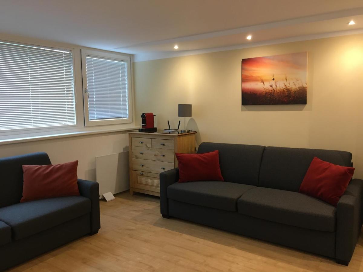 ウィーンCosy Flat In The Quiet Area With Own Garden, Free Parking And Direct Public Transport Link To The Centreアパートメント エクステリア 写真