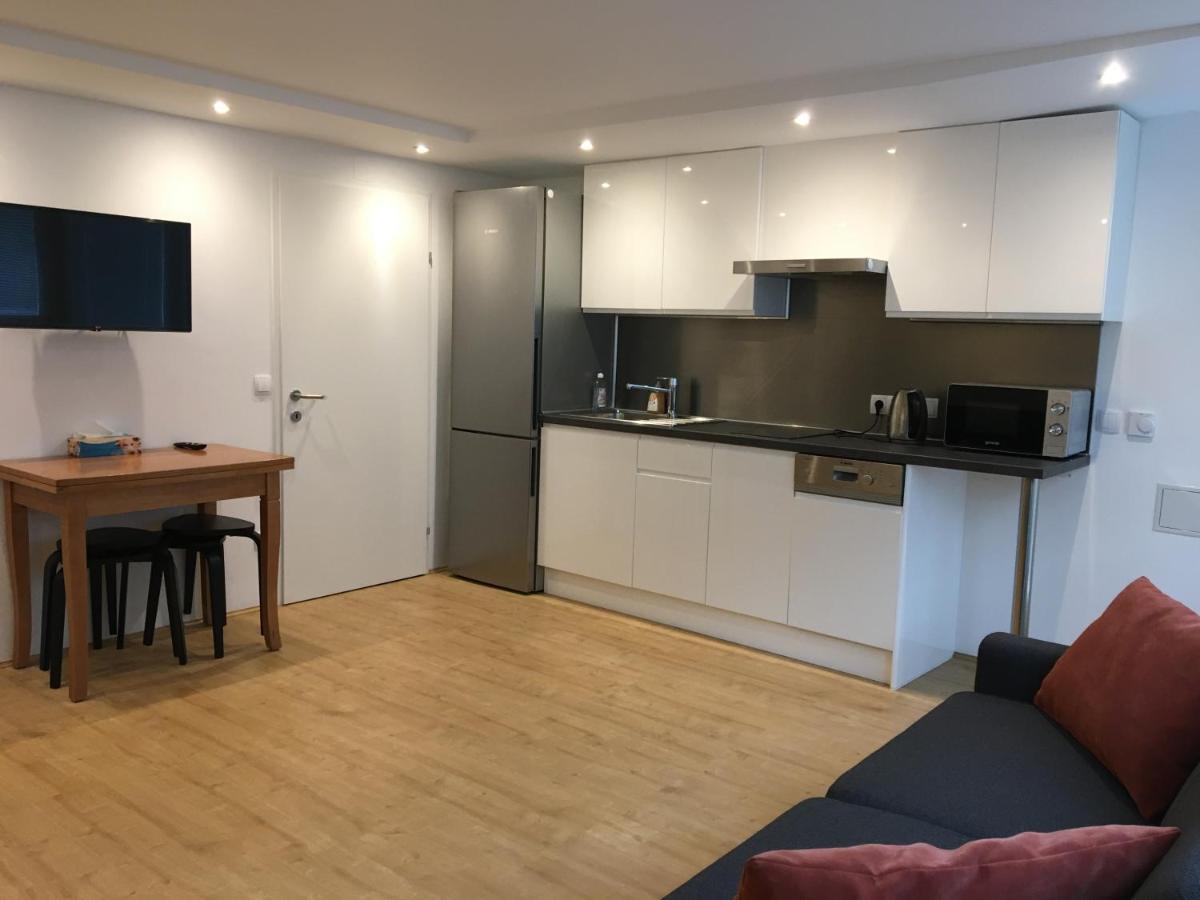 ウィーンCosy Flat In The Quiet Area With Own Garden, Free Parking And Direct Public Transport Link To The Centreアパートメント エクステリア 写真