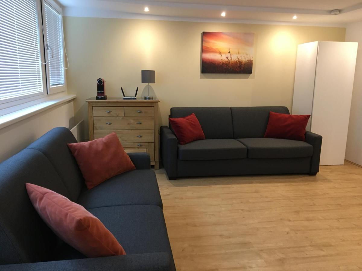 ウィーンCosy Flat In The Quiet Area With Own Garden, Free Parking And Direct Public Transport Link To The Centreアパートメント エクステリア 写真