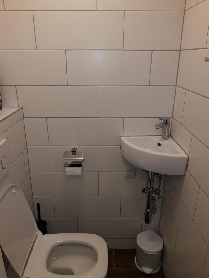 ウィーンCosy Flat In The Quiet Area With Own Garden, Free Parking And Direct Public Transport Link To The Centreアパートメント エクステリア 写真